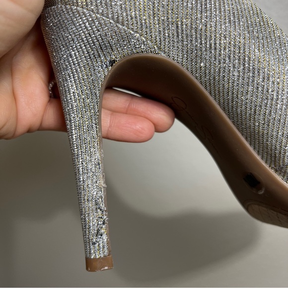 NWOT Jessica Simpson Glittering Silver Heels Pumps, size 7 - Picture 4 of 8